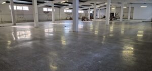 Pardoseala cu beton slefui in hala sau spațiu depozit